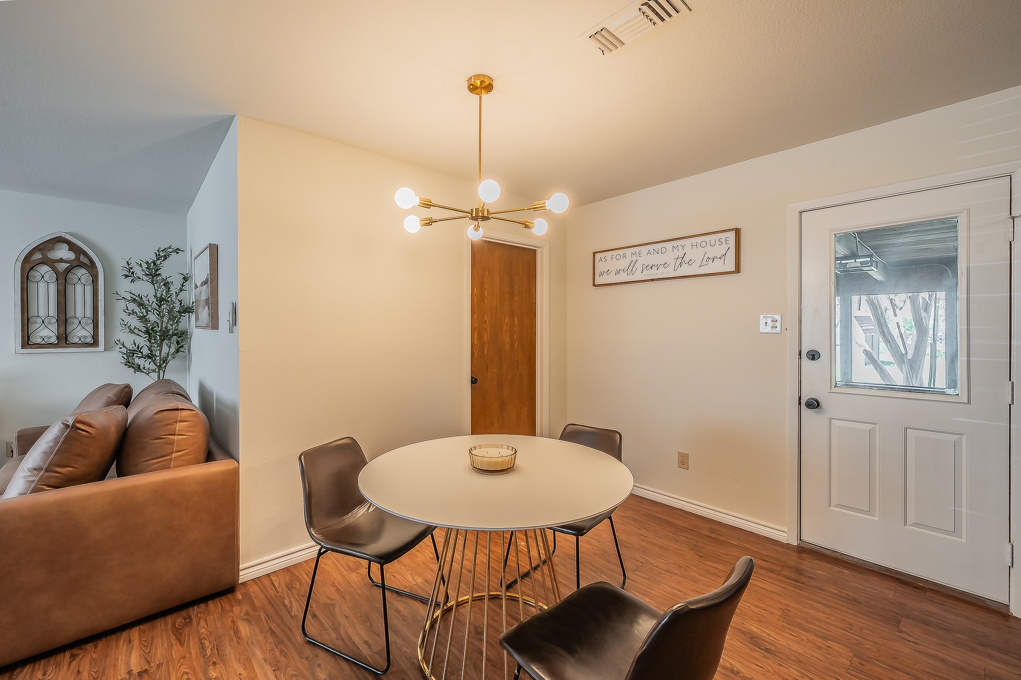 302 W Hale Avenue Decatur TX 76234