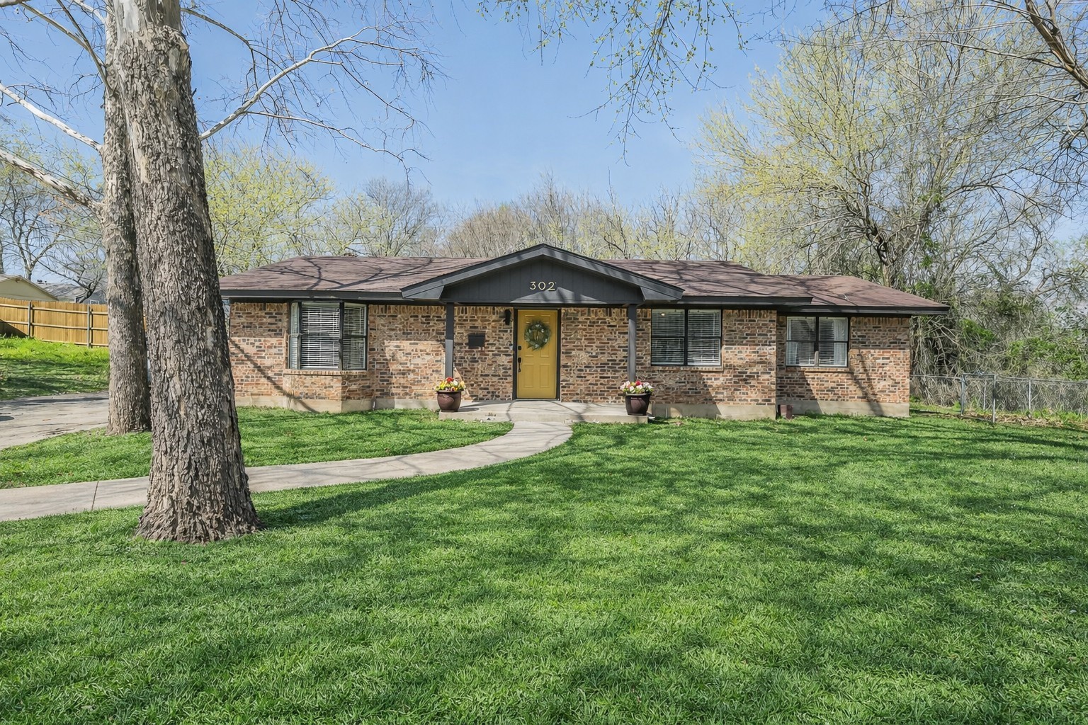 302 W Hale Avenue Decatur TX 76234