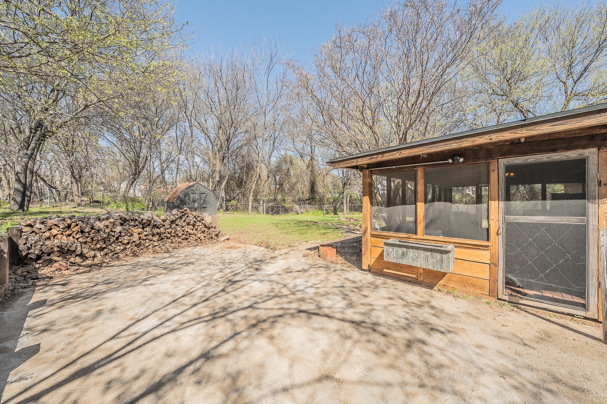 302 W Hale Avenue Decatur TX 76234