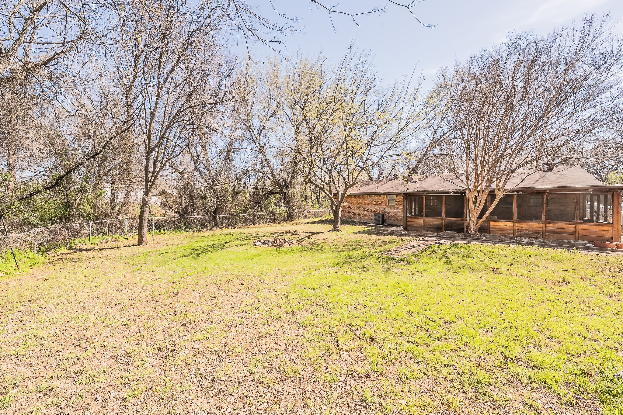 302 W Hale Avenue Decatur TX 76234