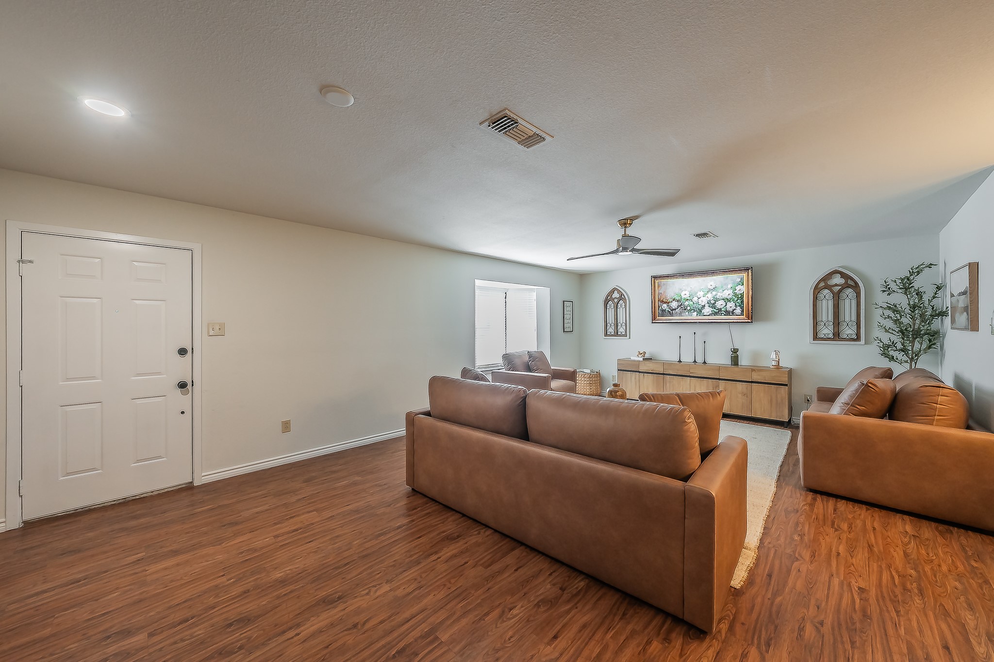 302 W Hale Avenue Decatur TX 76234