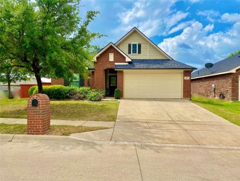 401 Crown Oaks Drive Fort Worth TX 76131