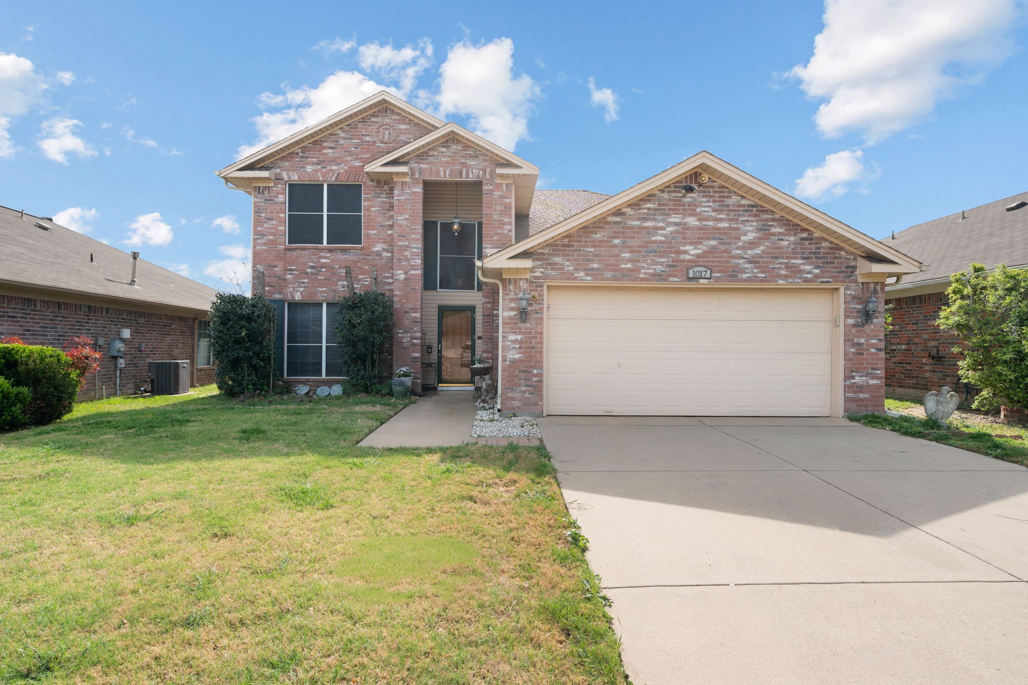 1017 Grand Central Parkway Saginaw TX 76131