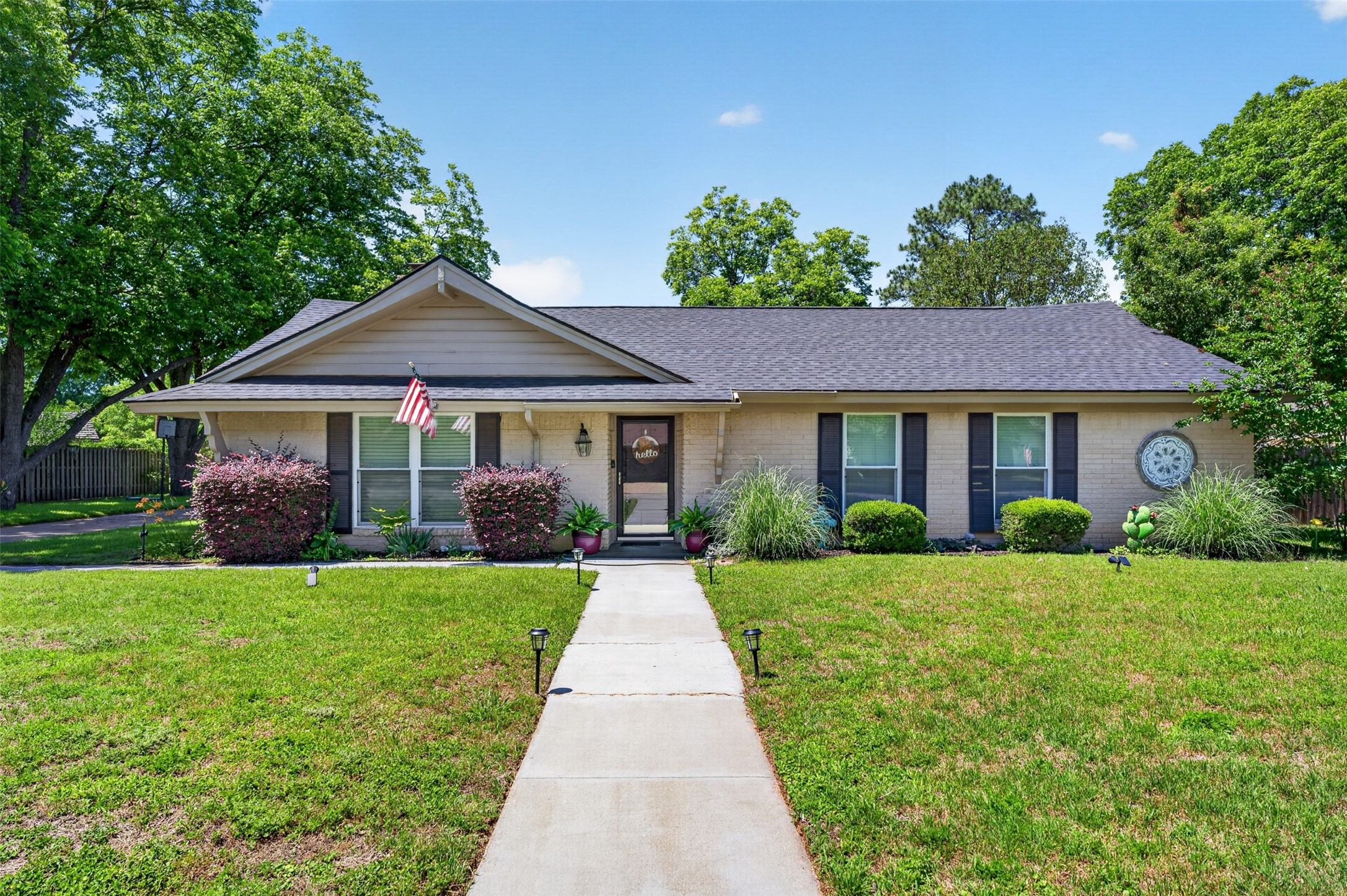 1218 Crestwood Drive Cleburne TX 76033