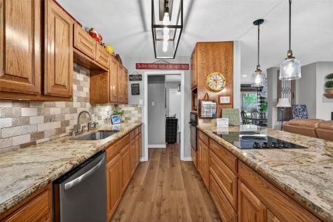 1218 Crestwood Drive Cleburne TX 76033