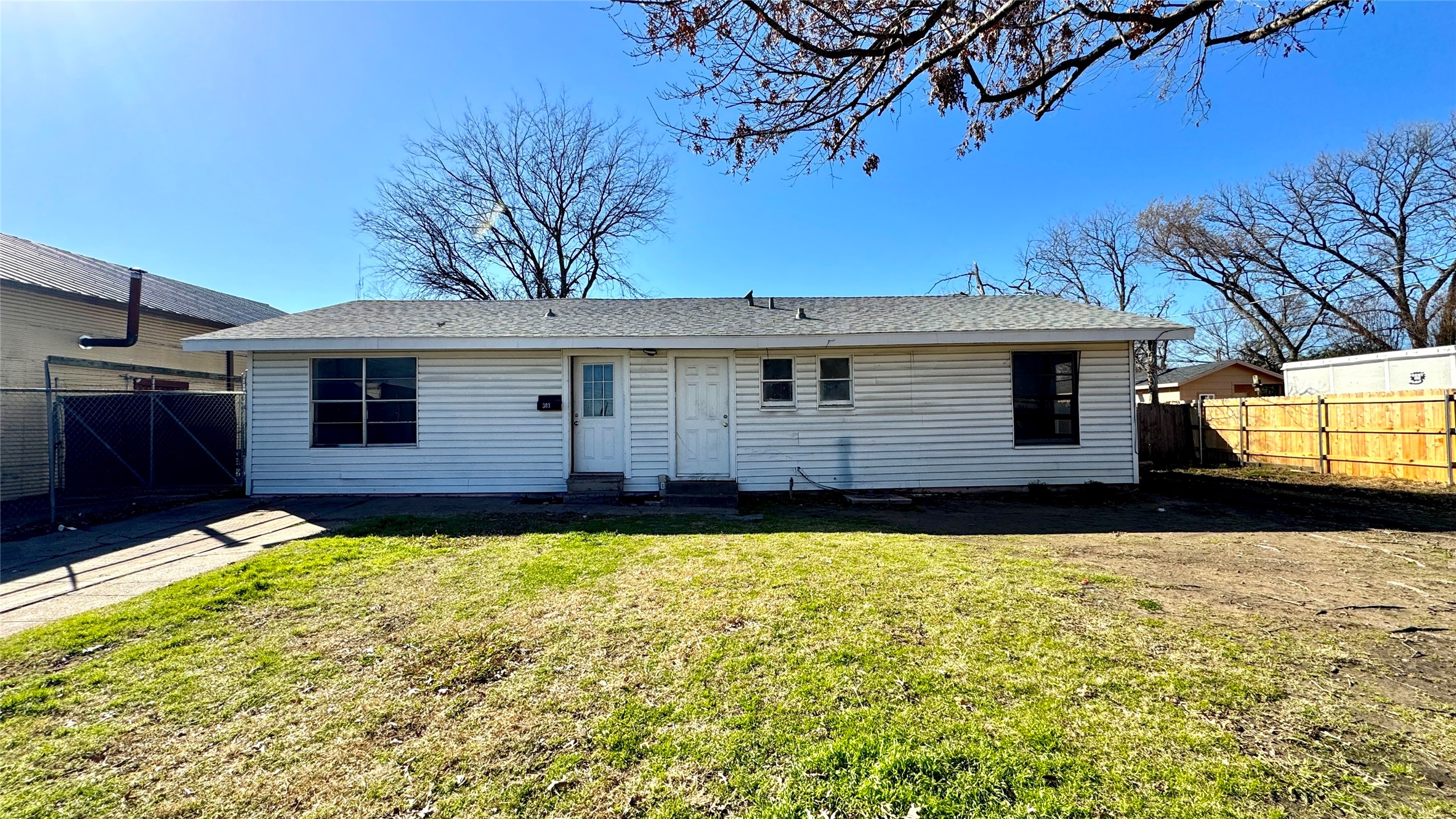 303 N Delphine Street Terrell TX 75160