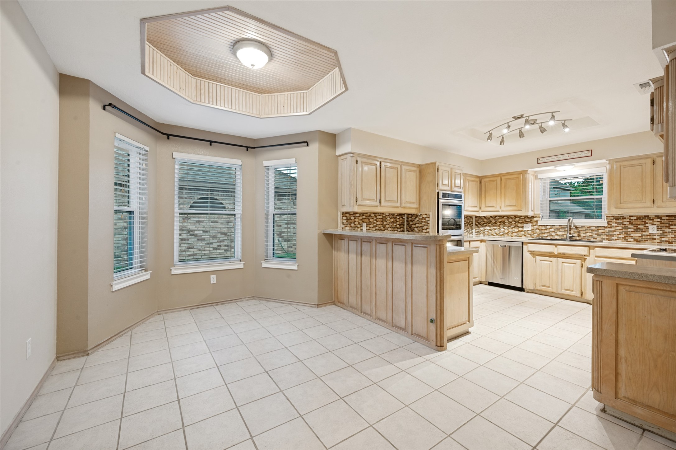 6002 Kenilworth Drive Arlington TX 76001