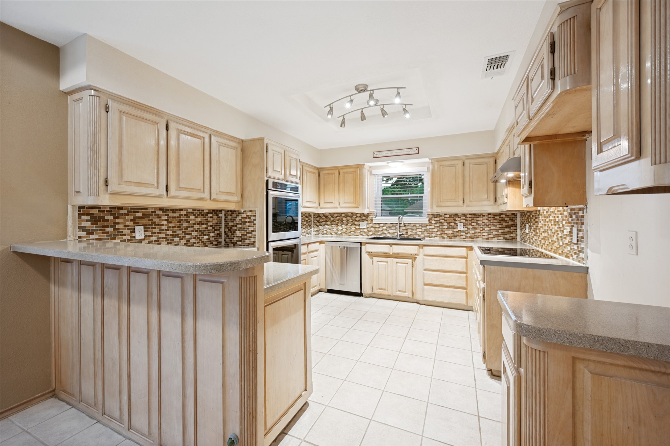 6002 Kenilworth Drive Arlington TX 76001