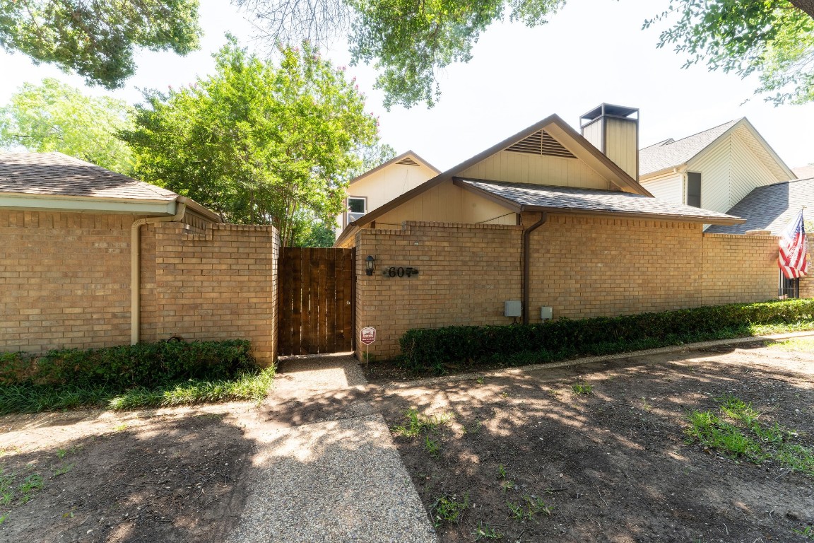 607 Castlewood Lane Arlington TX 76012