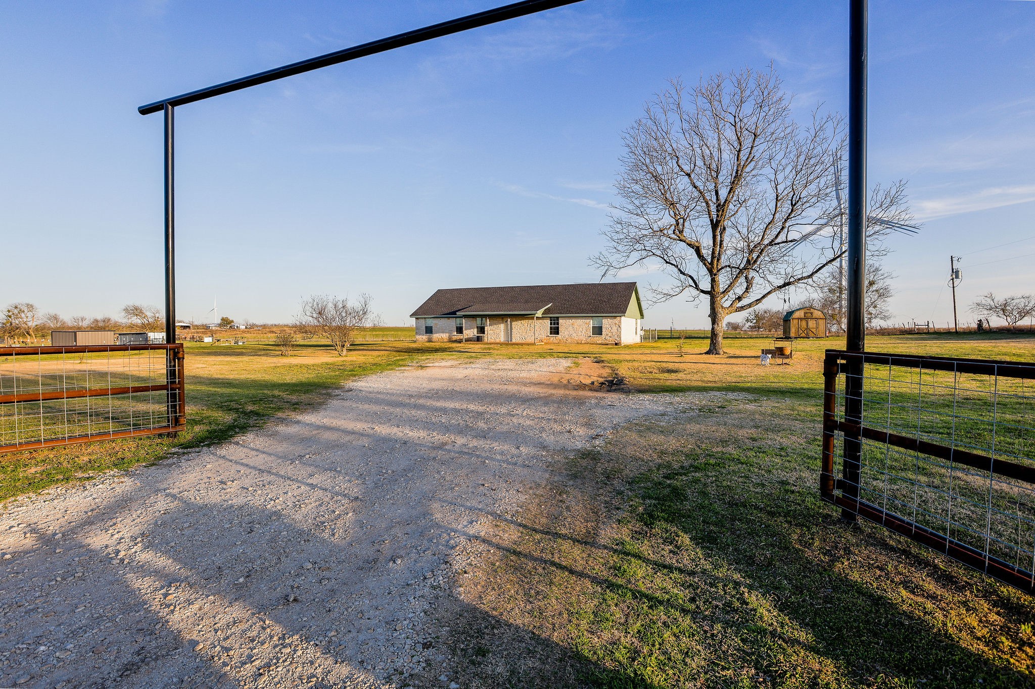 1727 Lcr 124 Mount Calm TX 76673