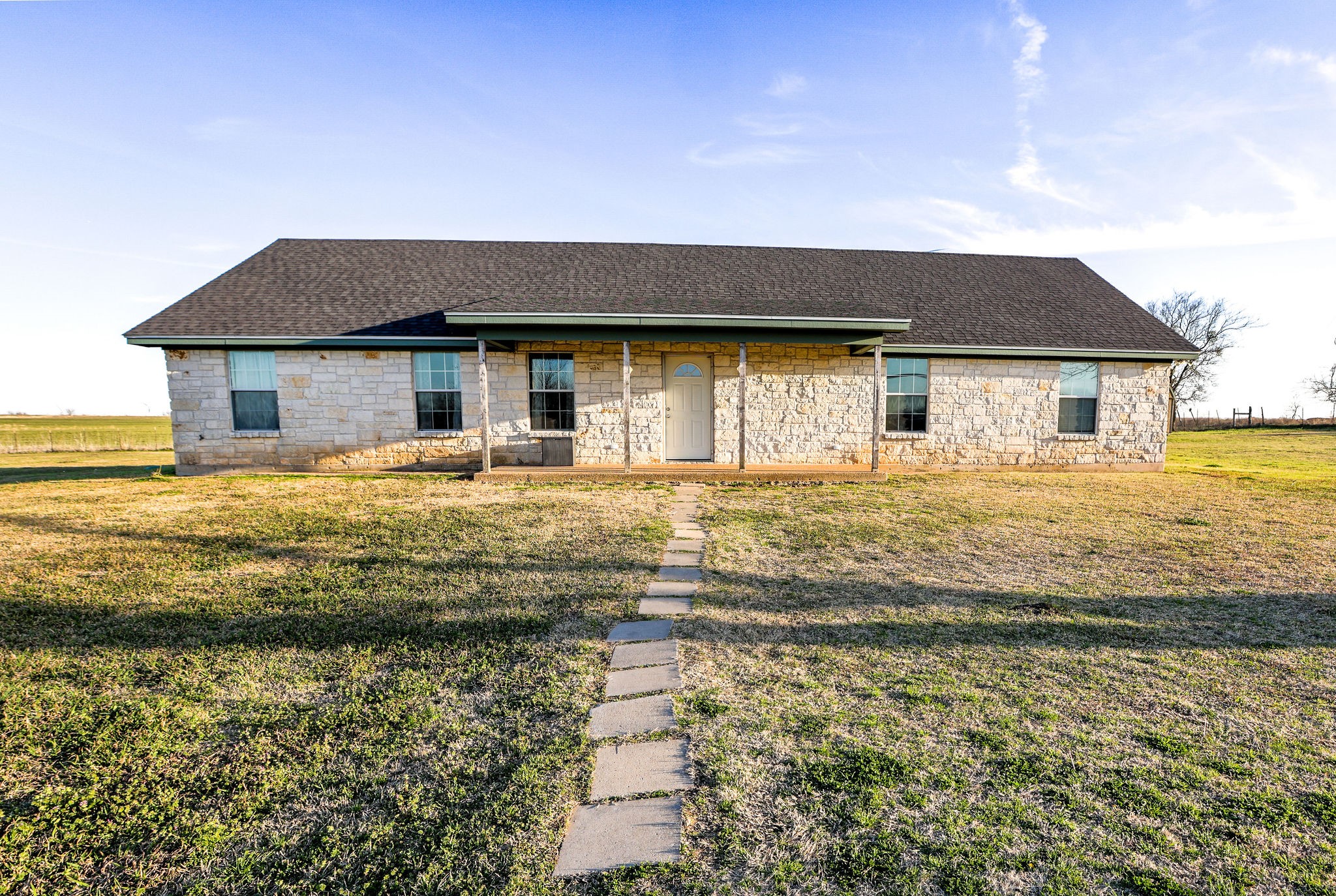 1727 Lcr 124 Mount Calm TX 76673