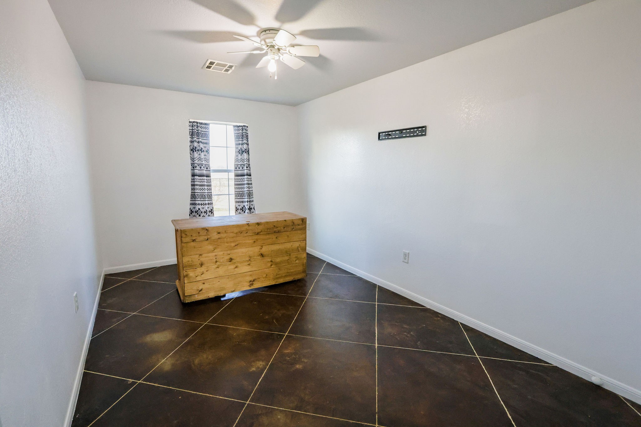 1727 Lcr 124 Mount Calm TX 76673