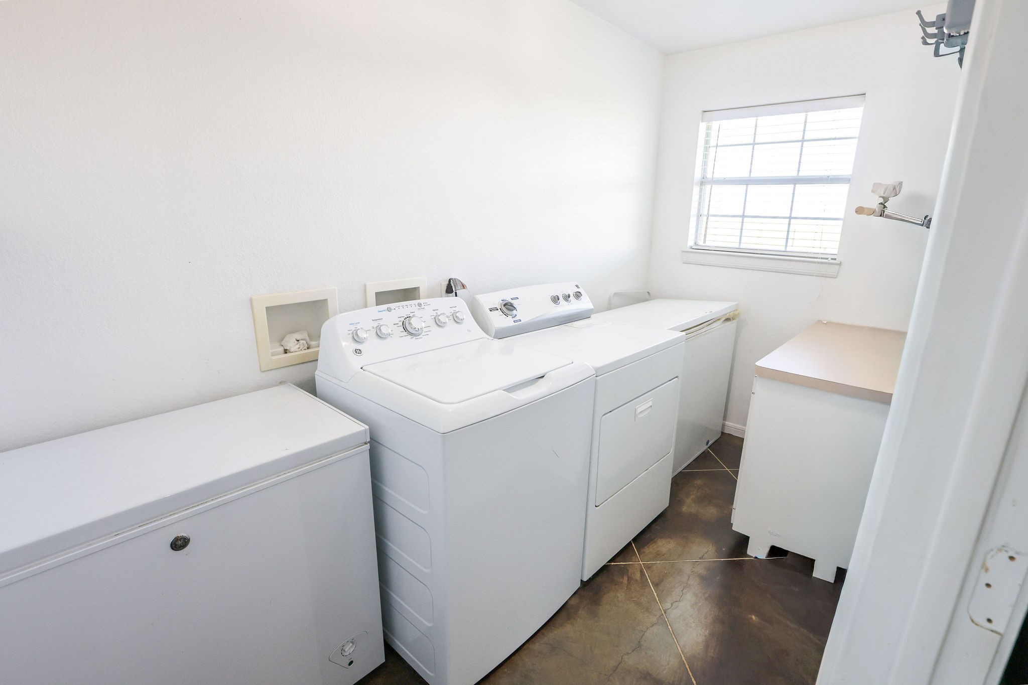1727 Lcr 124 Mount Calm TX 76673