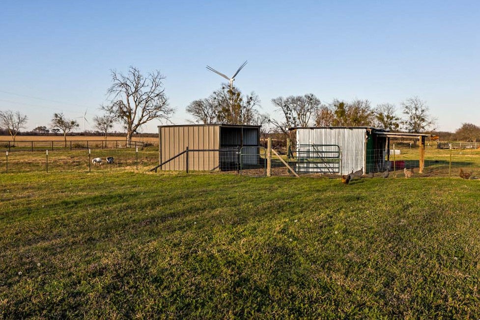 1727 Lcr 124 Mount Calm TX 76673