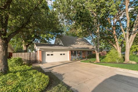 105 SE Harris Street Burleson TX 76028