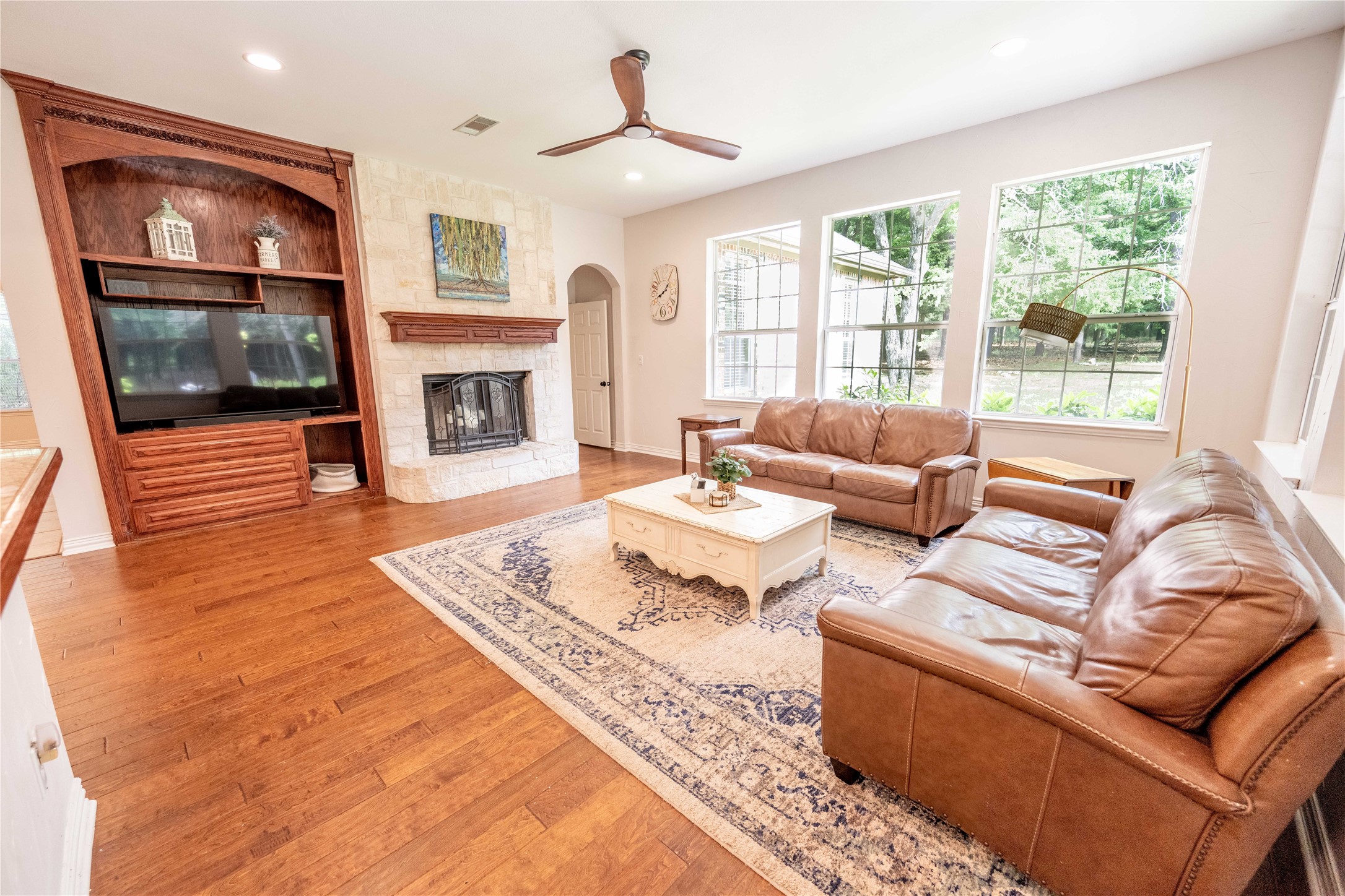 735 Sleepy Hollow Lane Valley View TX 76272