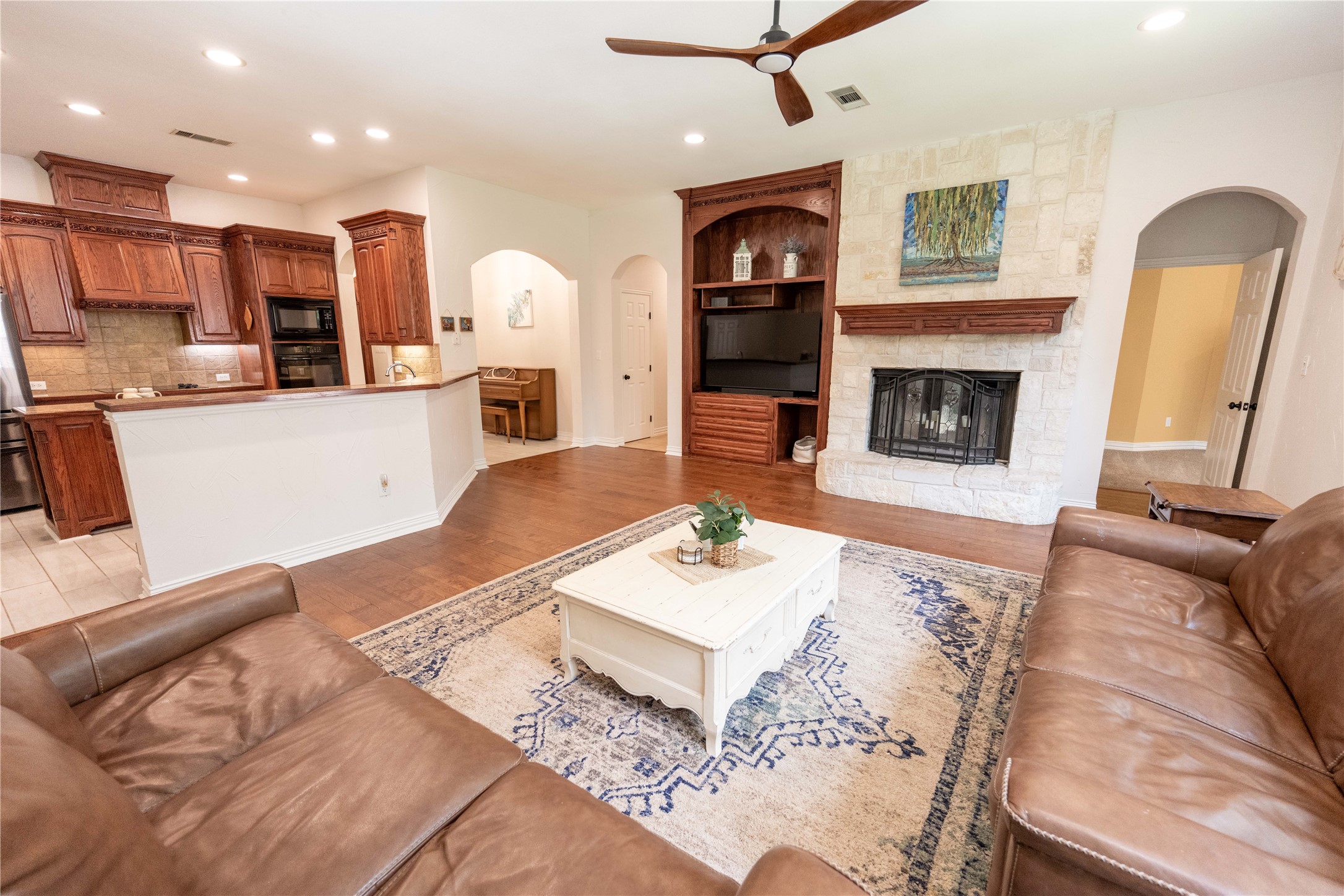 735 Sleepy Hollow Lane Valley View TX 76272