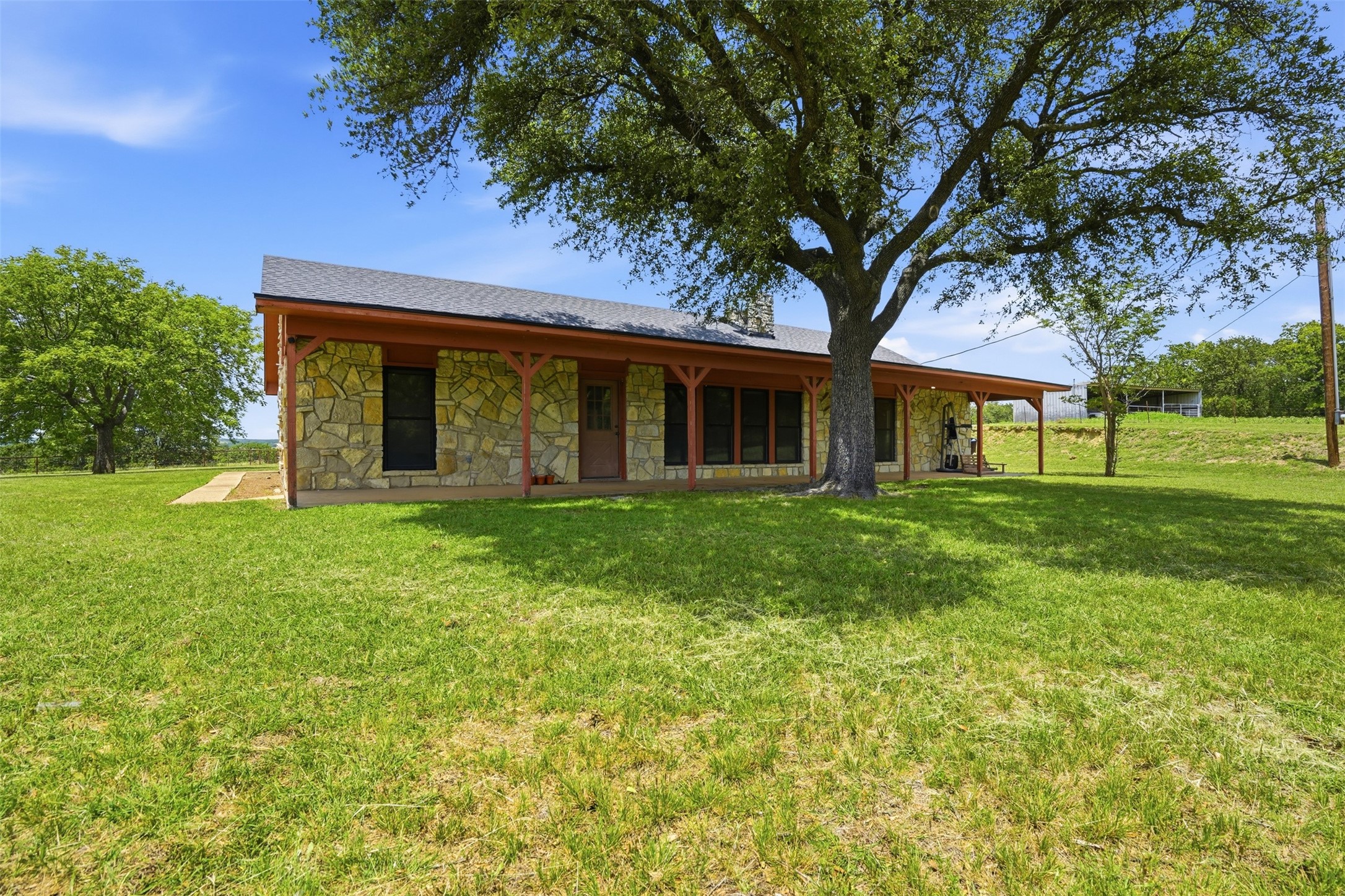 573 County Road 3592 Paradise TX 76073