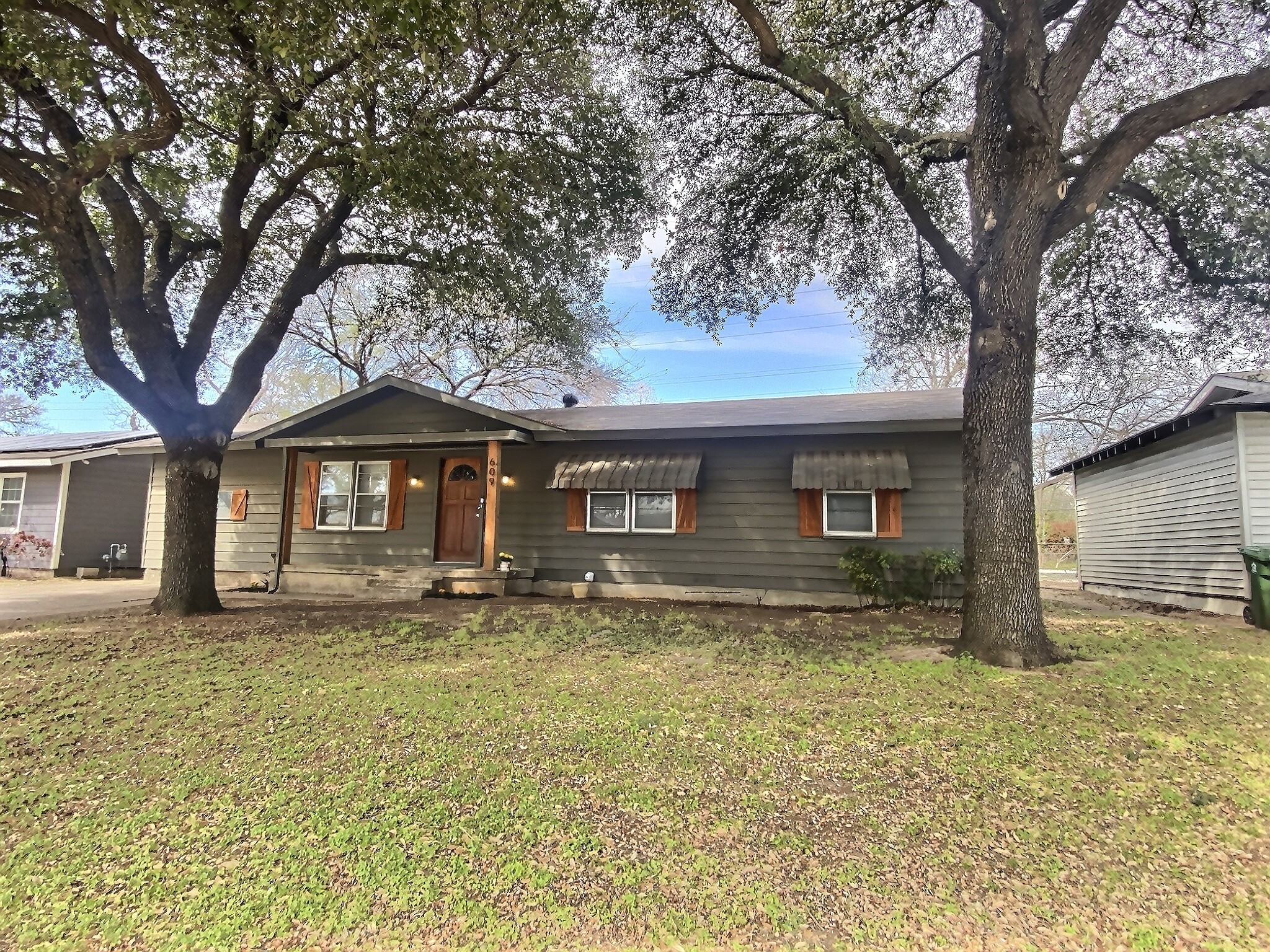 609 E Ellen Avenue Hurst TX 76053