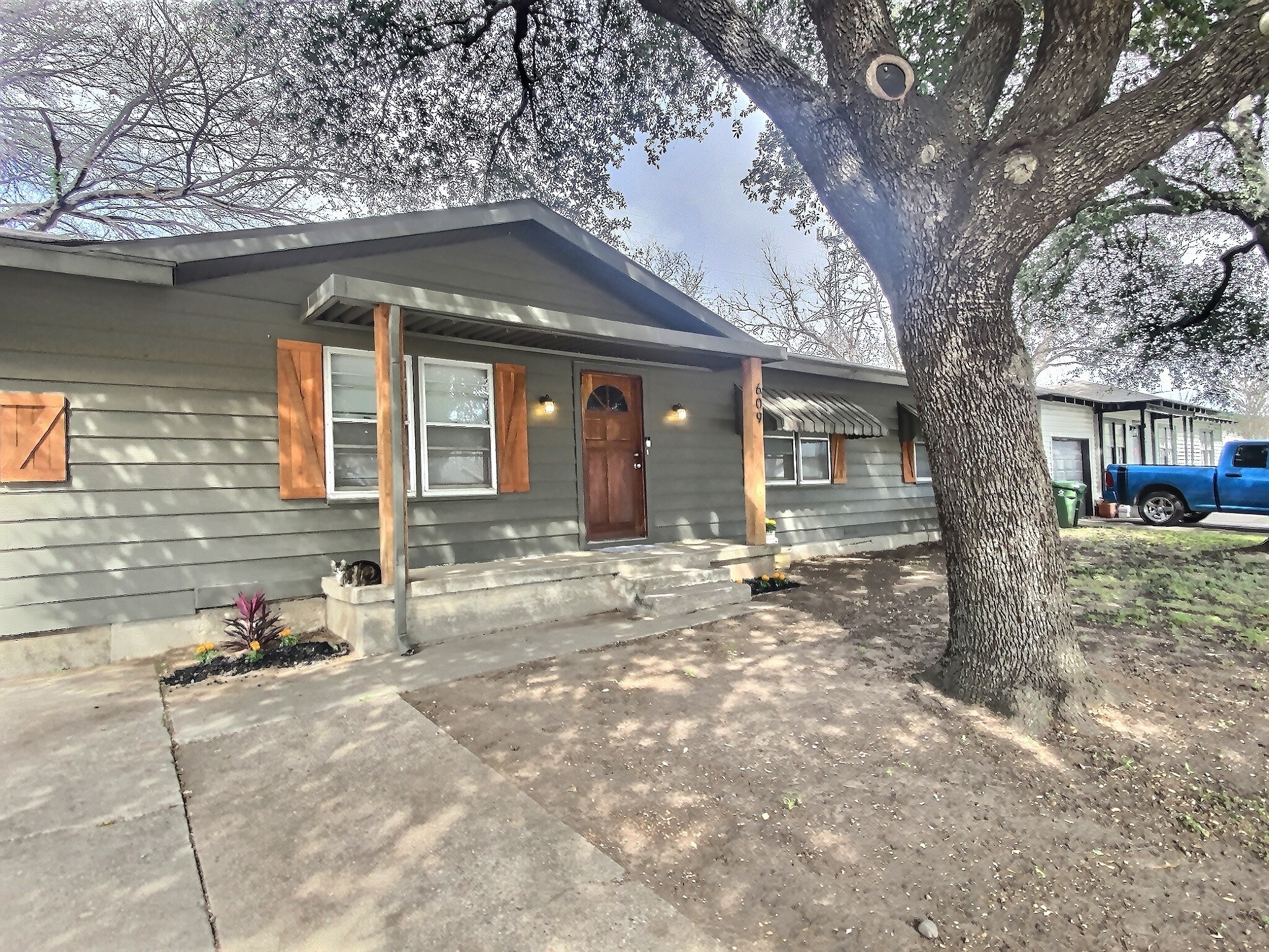 609 E Ellen Avenue Hurst TX 76053