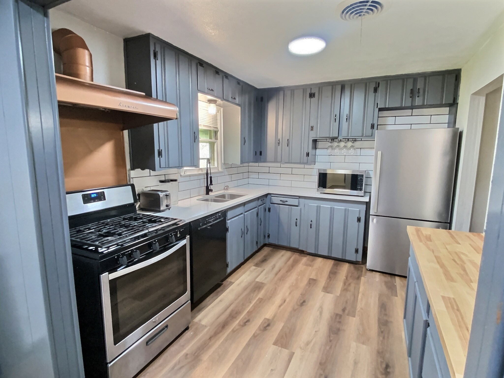 609 E Ellen Avenue Hurst TX 76053