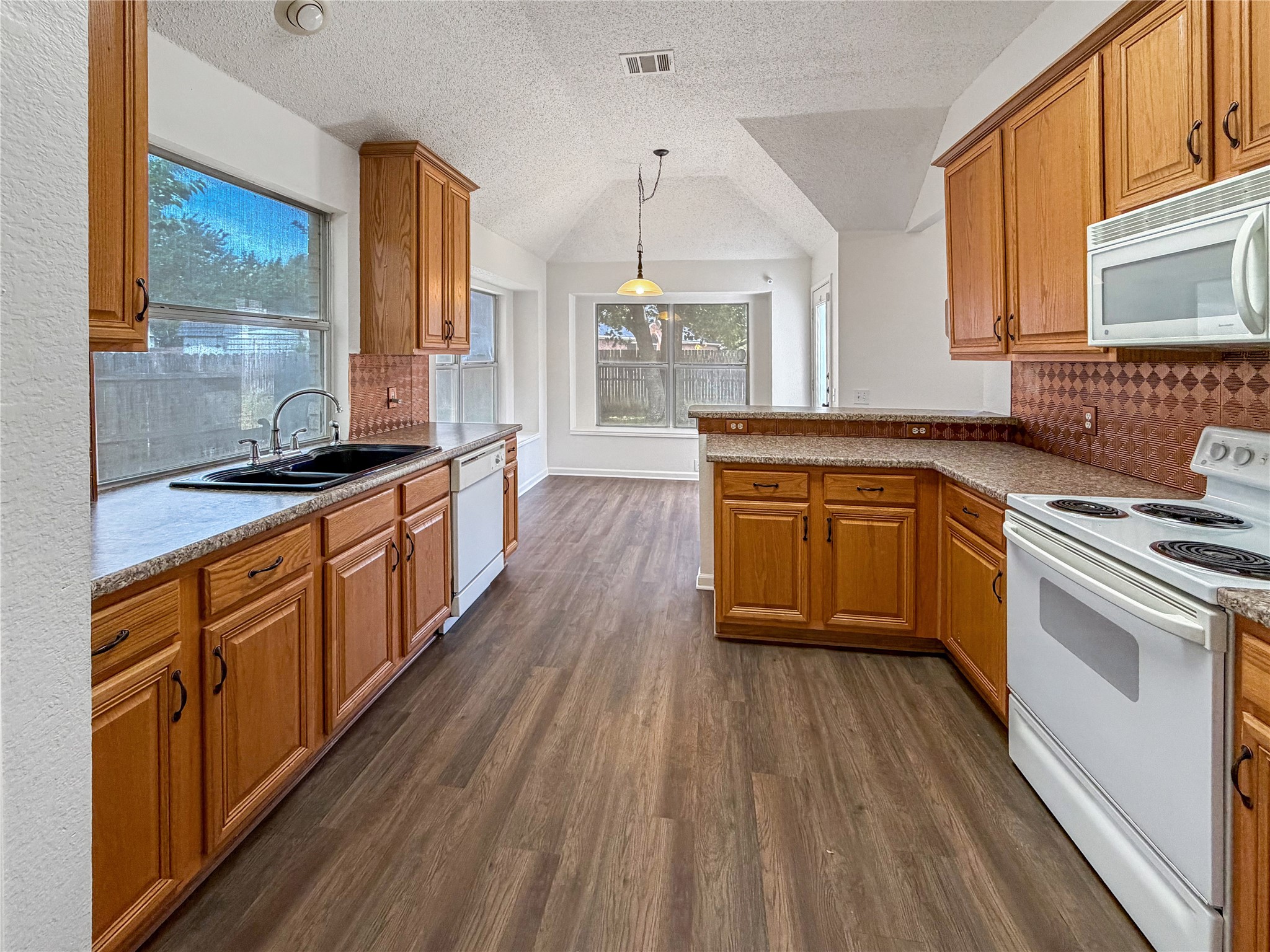 2516 Fairway View Drive Burleson TX 76028