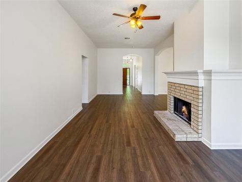 2516 Fairway View Drive Burleson TX 76028