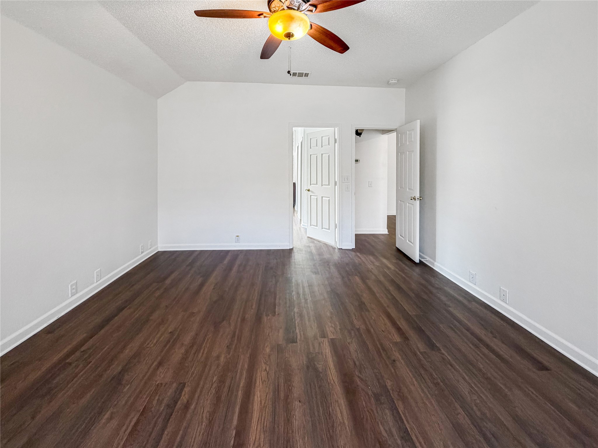 2516 Fairway View Drive Burleson TX 76028