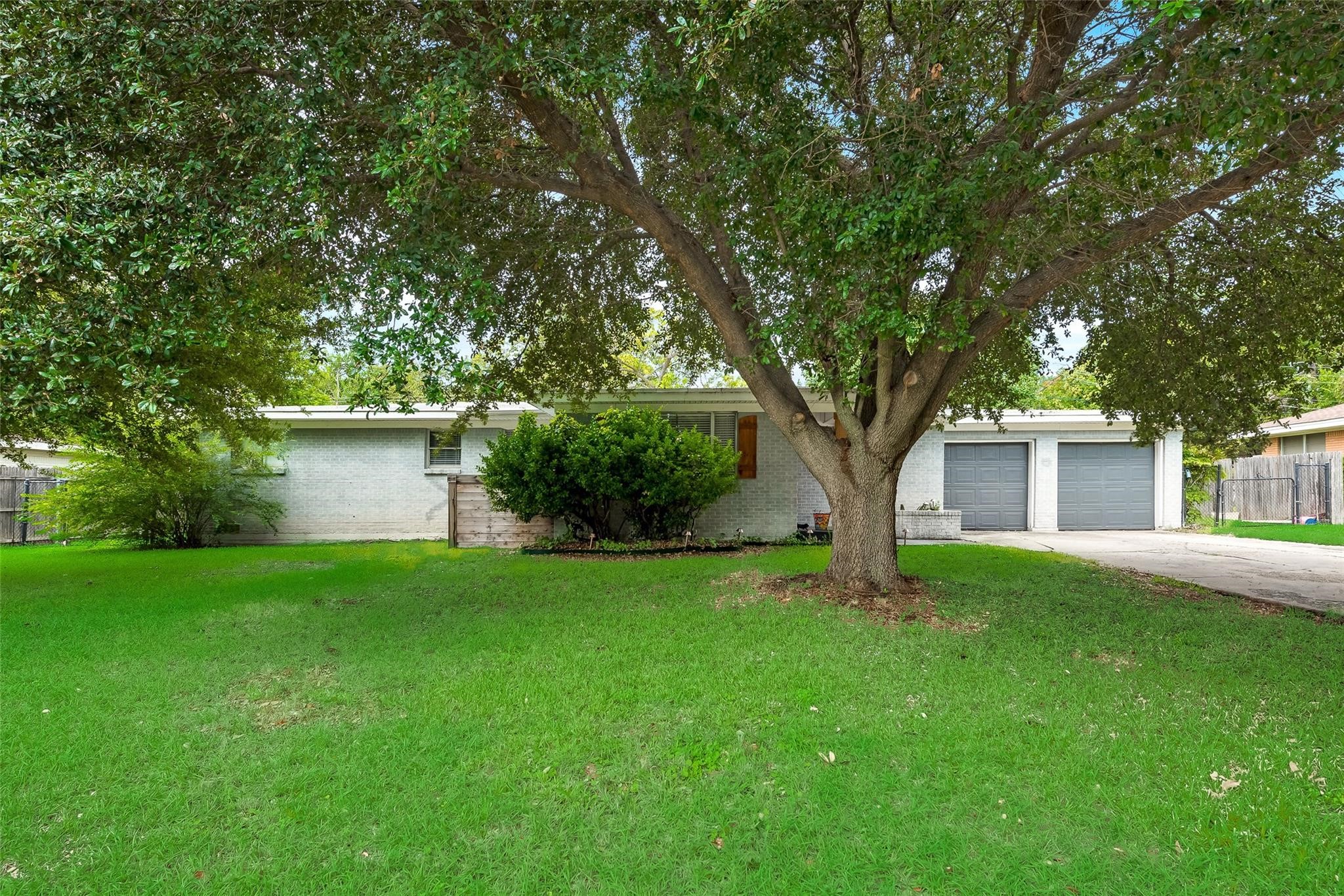 3812 Springbranch Drive Benbrook TX 76116