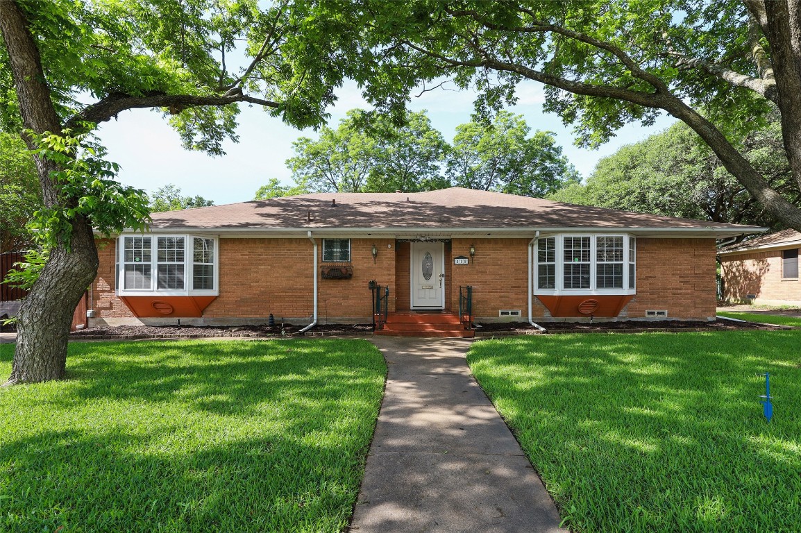 818 Branch Drive Garland TX 75041