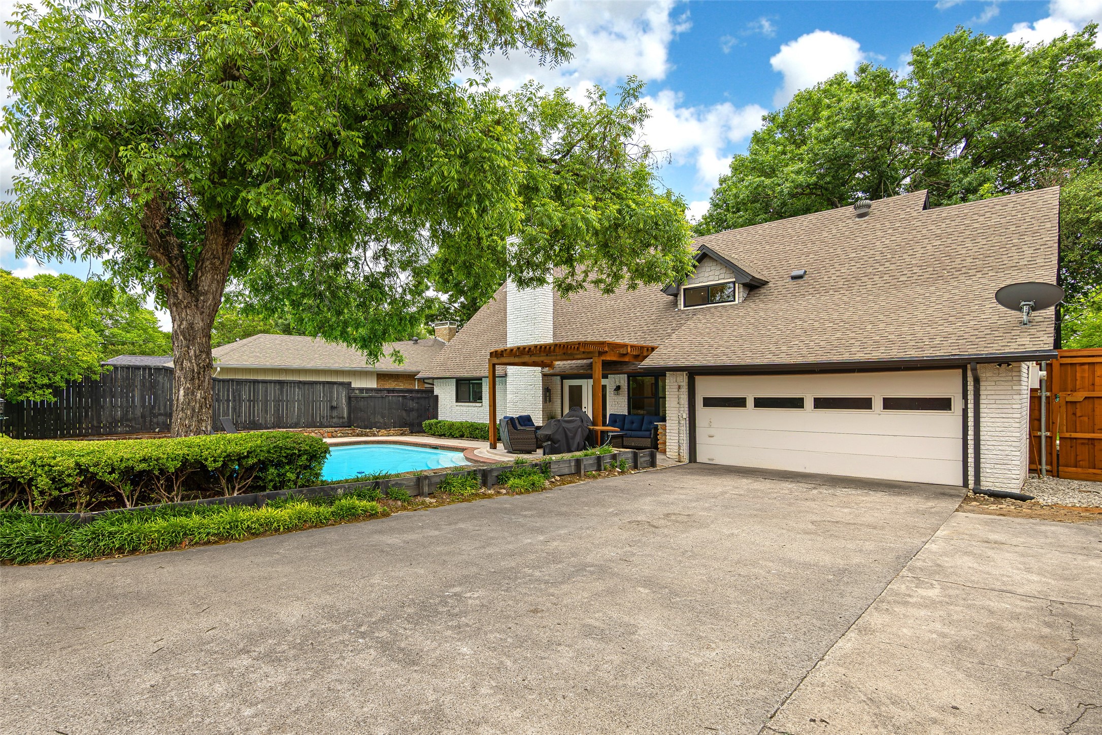 9827 Vistadale Drive Dallas TX 75238