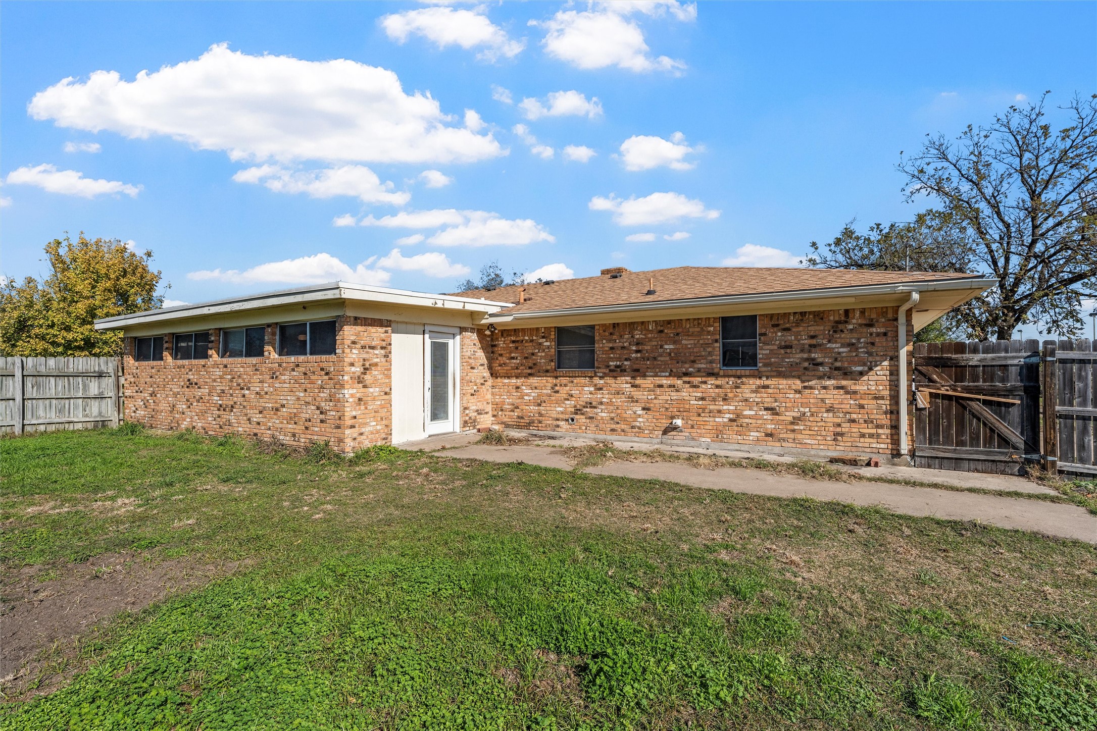 309 N Orchard Drive Rosebud TX 76570