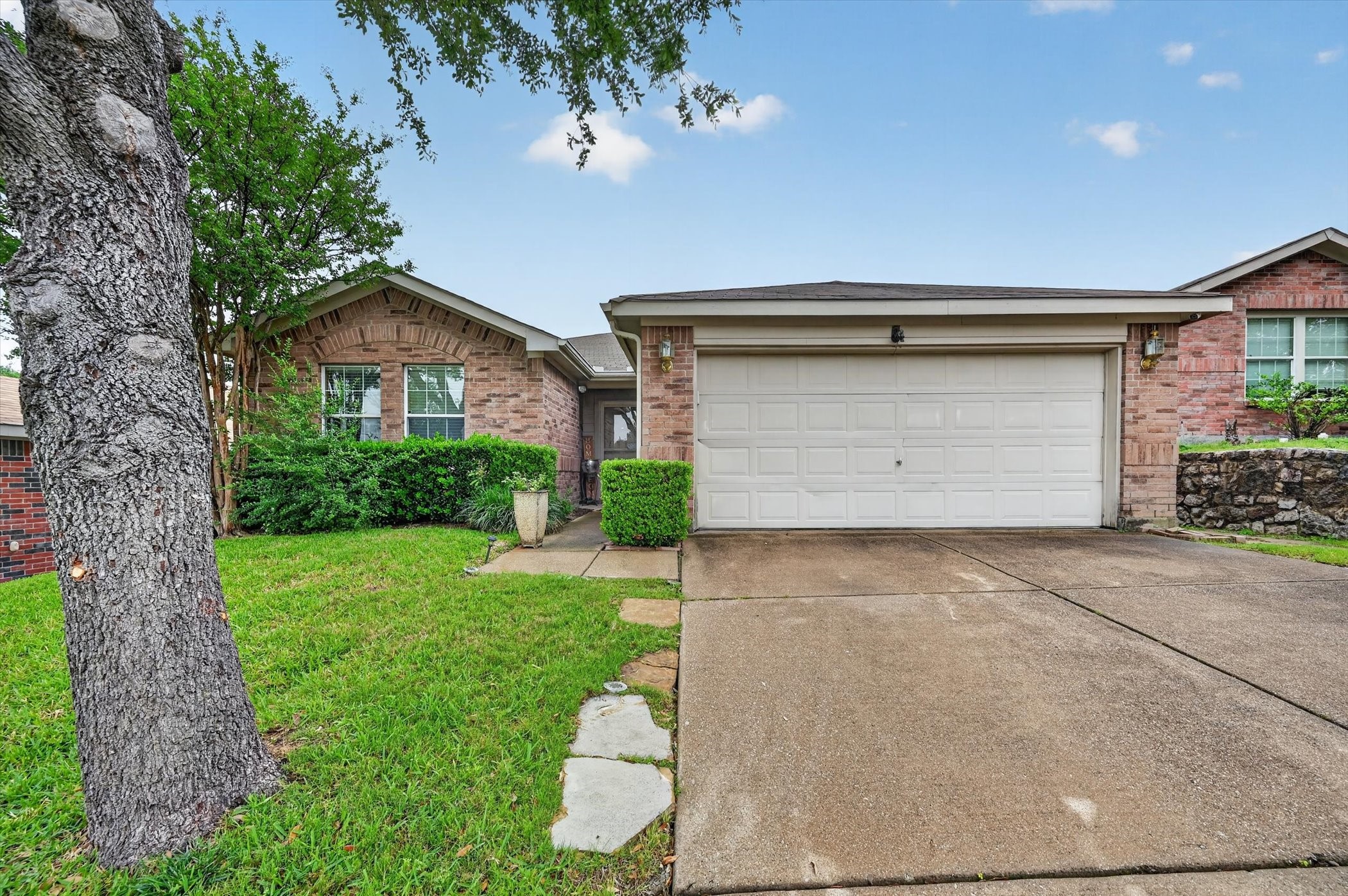 1634 Sax Leigh Drive Dallas TX 75241