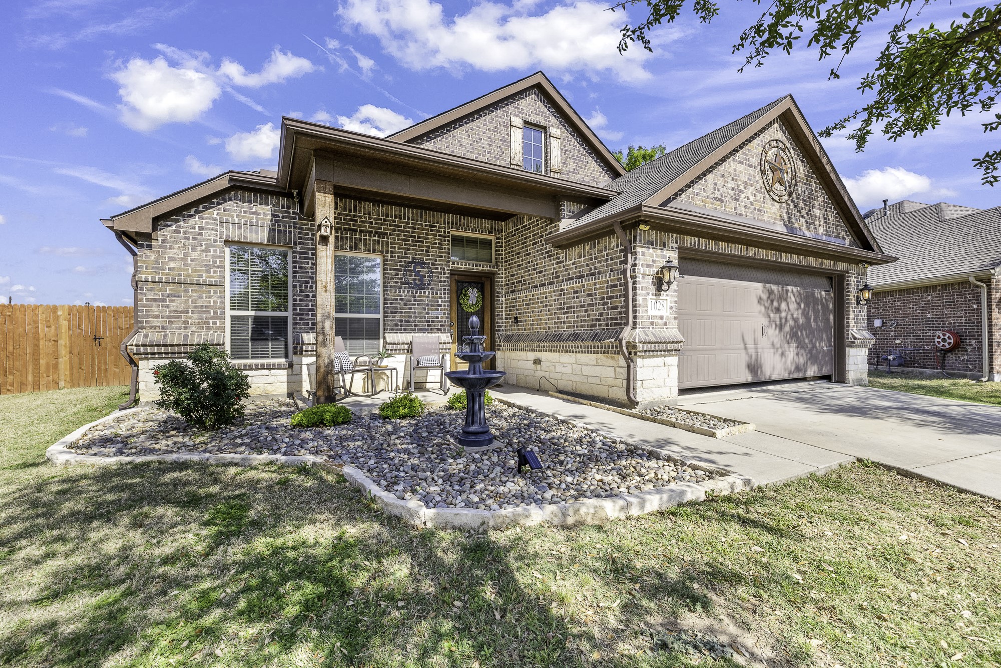 1028 Crest Meadow Drive Fort Worth TX 76052