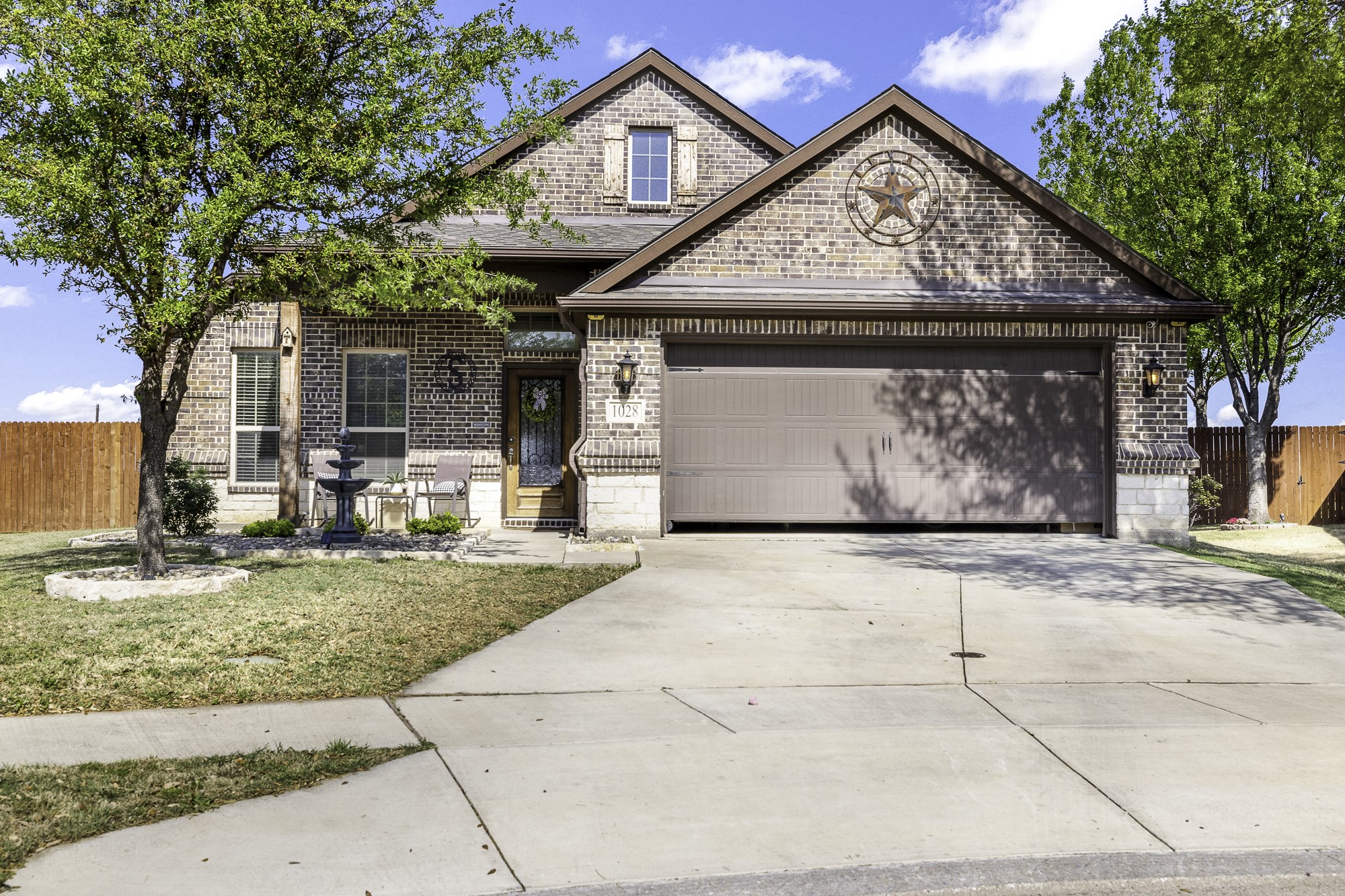 1028 Crest Meadow Drive Fort Worth TX 76052