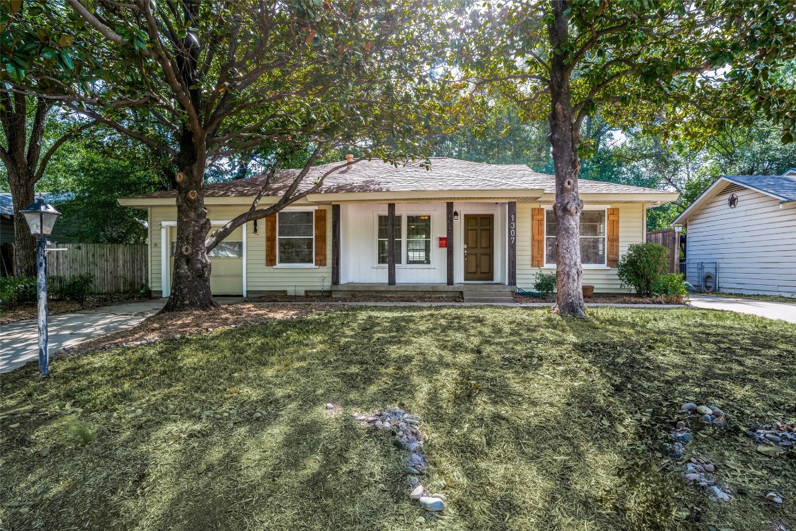 1307 Paxton Avenue Arlington TX 76013