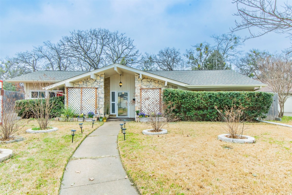 1101 Woodleigh Drive Irving TX 75061