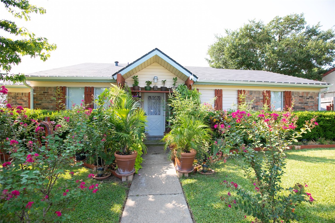 1118 High Valley Drive Garland TX 75041