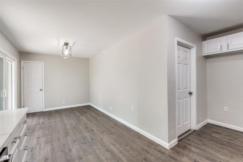 2406 Globe Avenue Dallas TX 75228