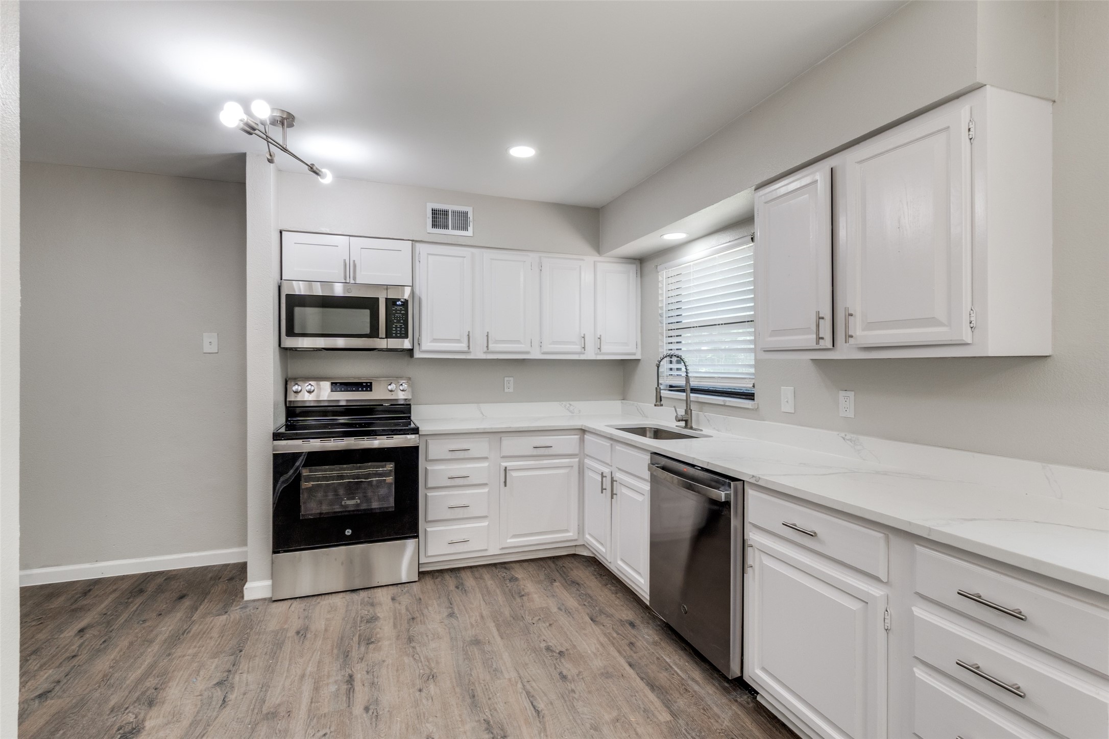 2406 Globe Avenue Dallas TX 75228