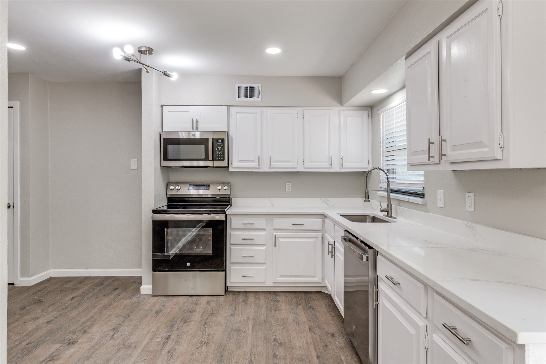 2406 Globe Avenue Dallas TX 75228
