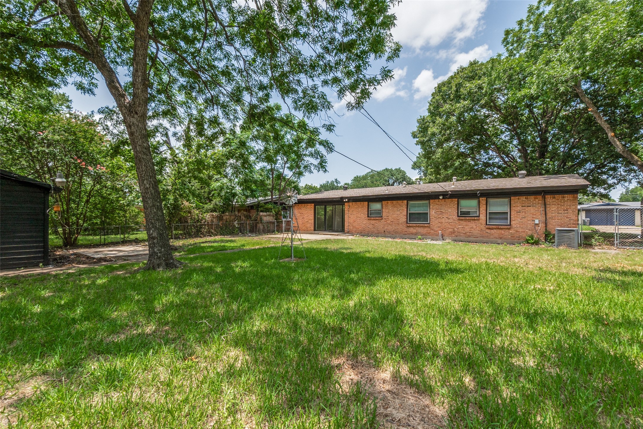 2406 Globe Avenue Dallas TX 75228