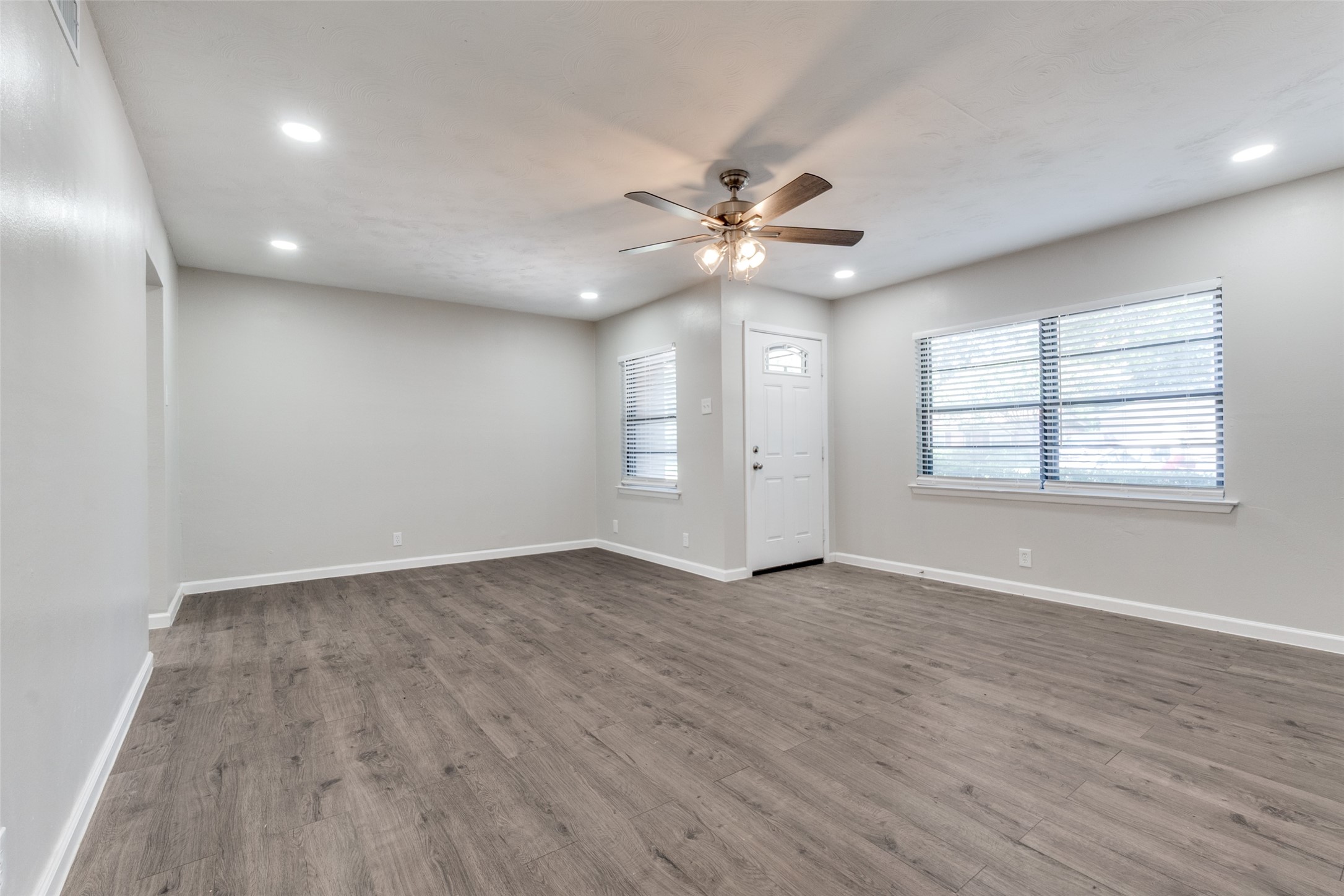2406 Globe Avenue Dallas TX 75228