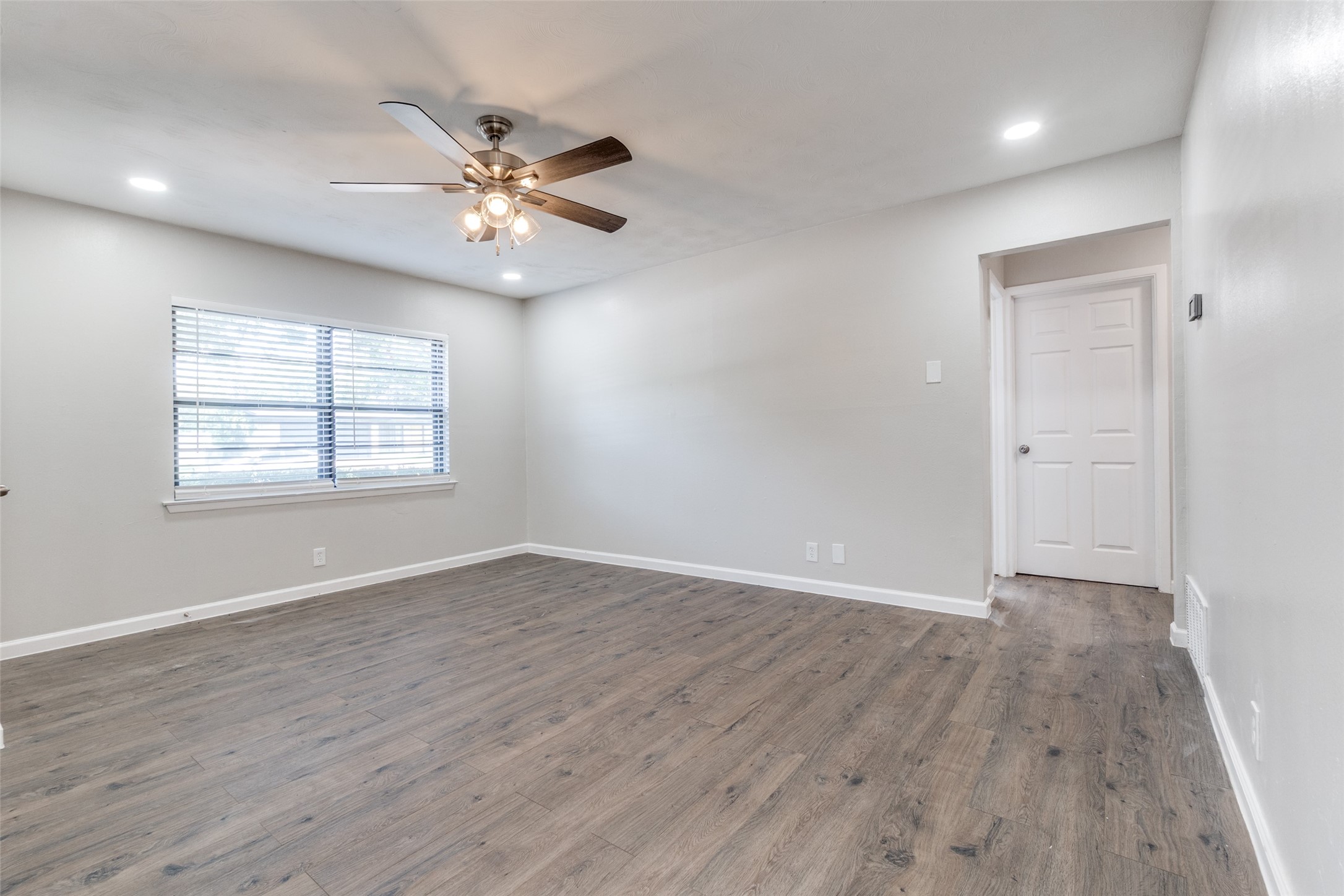 2406 Globe Avenue Dallas TX 75228