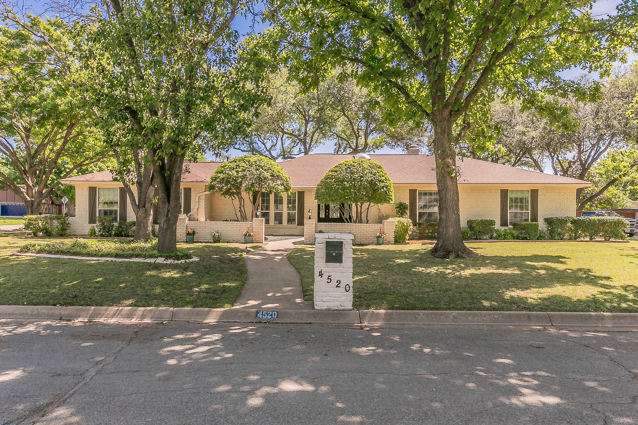 4520 Diamond Loch N North Richland Hills TX 76180
