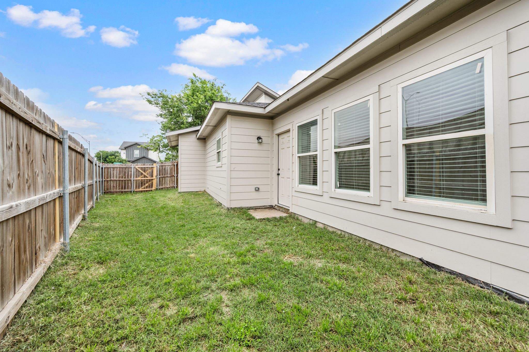 830 E Powell Avenue Fort Worth TX 76104