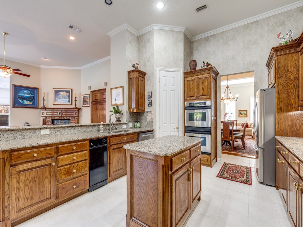 5217 Tennington Park Dallas TX 75287