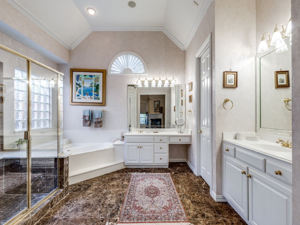 5217 Tennington Park Dallas TX 75287