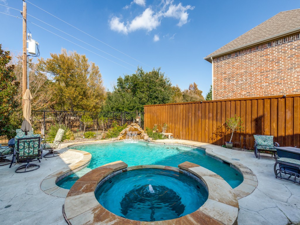 5217 Tennington Park Dallas TX 75287