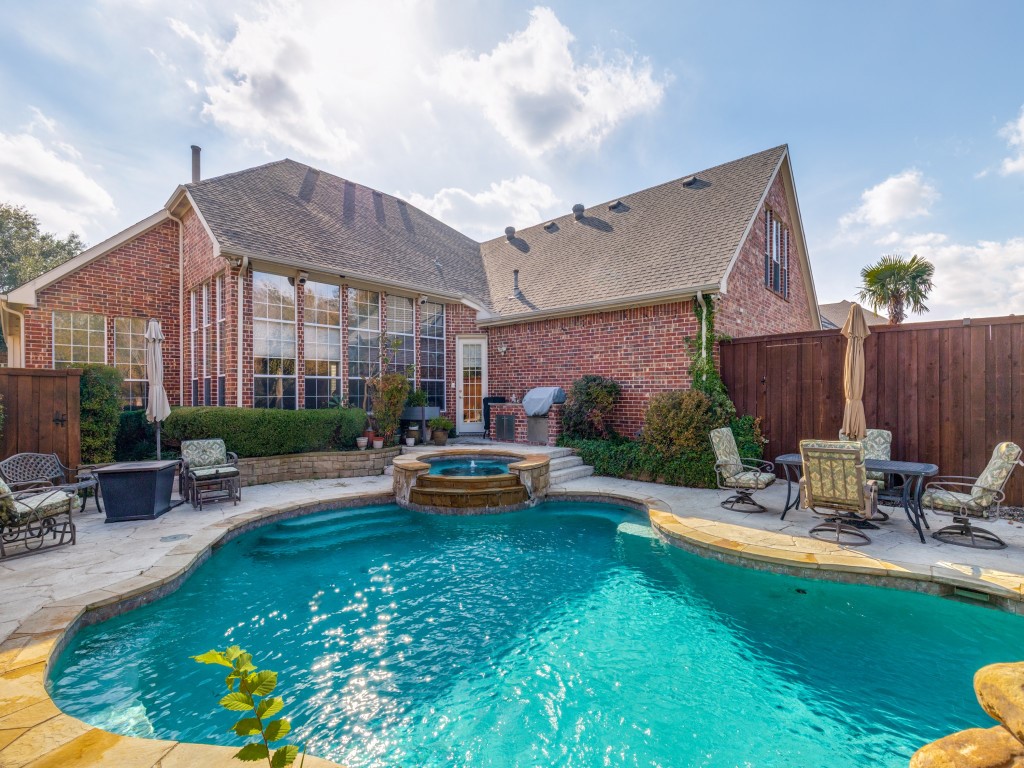 5217 Tennington Park Dallas TX 75287